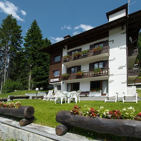 Garni Bucaneve Madonna di Campiglio Luaran gambar