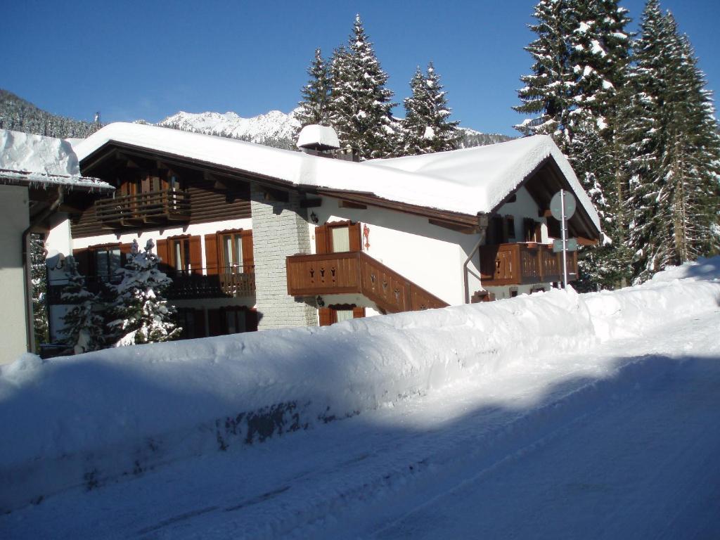 Garni Bucaneve Madonna di Campiglio Luaran gambar